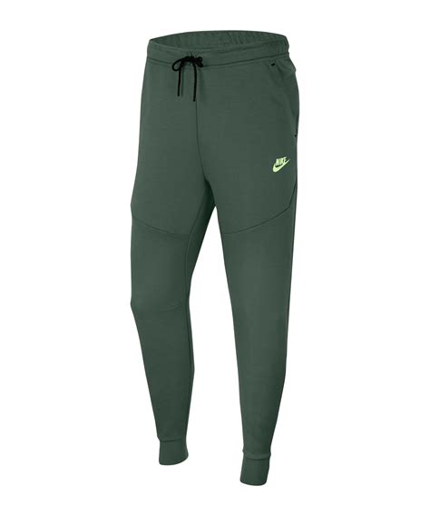 nike tshirt schuhe hose grün jogginhose unterhose